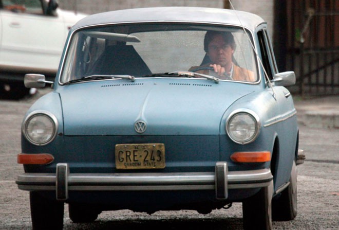 Diễn viên Russell Crowe với chiếc Volkswagen cổ.