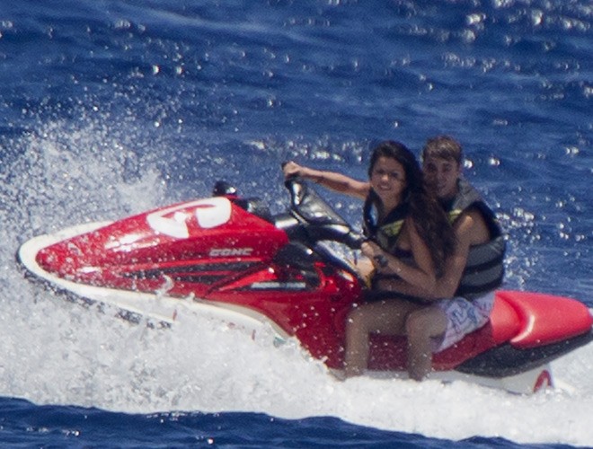 36. Selena Gomez và Justin Bieber (2011)
