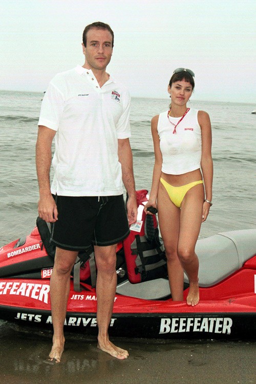 42. Cựu cầu thủ Fran Murcia và người đẹp Helen Lindes (2001)