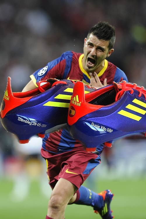 Giày của David Villa gợi nhớ tới trận chung kết Champions League, nơi anh ghi một siêu phẩm để hủy diệt Man United.