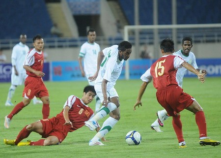 U.23 Việt Nam thường chịu thua thiệt trước các cầu thủ cao to.