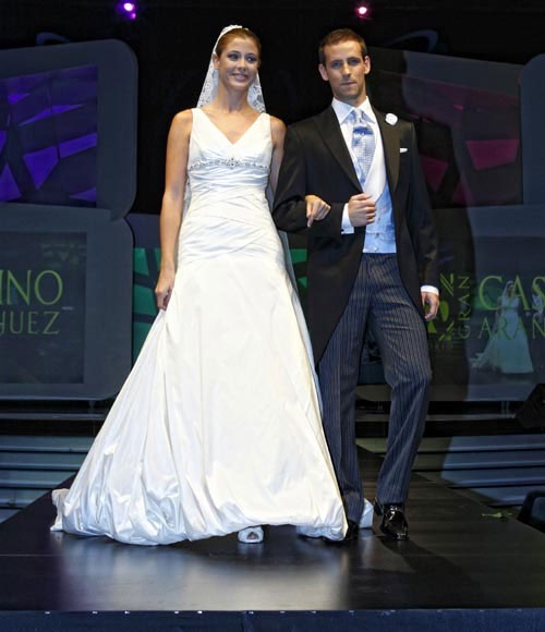 Elisabeth Reyes, bạn gái cũ của Sergio Ramos với áo cưới của Rosa Clará.