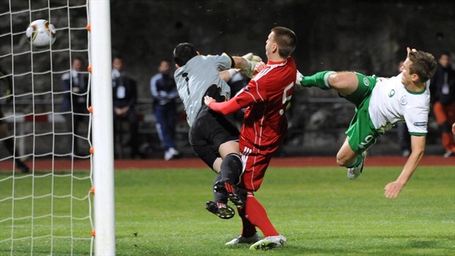 Cộng hòa Ireland vẫn trên đường đua giành ngôi nhất bảng B sau chiến thắng 2-0 trước Andorra.