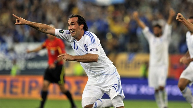 Tại bảng F, Hy Lạp đã lật ngôi nhất bảng của Croatia sau chiến thắng 2-0 ở Piraeus.