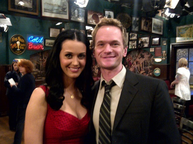 Ca sĩ Katy Perry “kết” Barney Stinson, nhân vật trong serie truyền hình “How I Met Your Mother” của kênh CBS.