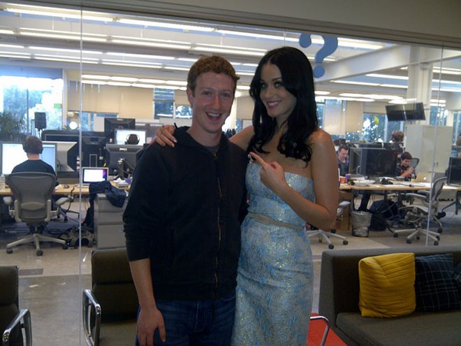 Mark Zuckerberg, cha đẻ của mạng Facebook, lại là fan cuồng của Katy Perry.