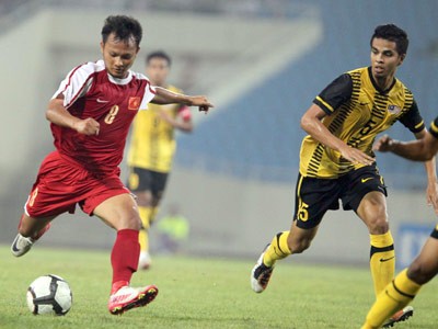 U23 Việt Nam (trái) gặp bất lợi lớn với lịch thi đấu. Ảnh: Quang Minh