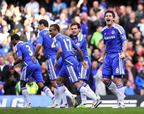 Chelsea ăn mừng bàn thắng mở tỷ số.