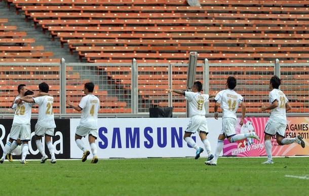 U23 Philippines ăn mừng bàn thắng.