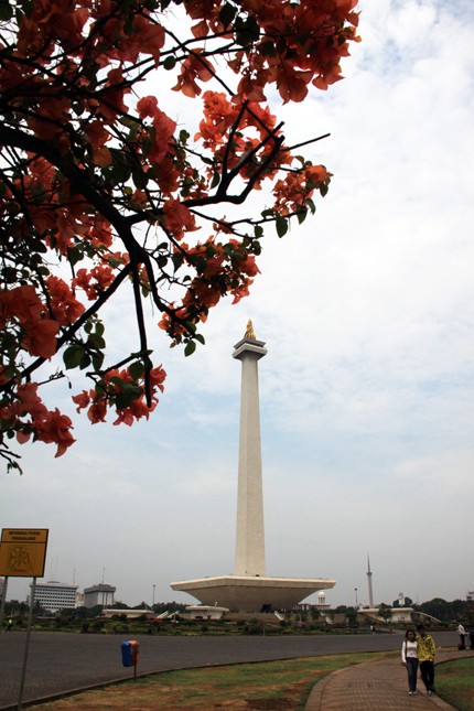 36 năm qua kể từ ngày mở cửa, Monas đã đón hàng chục triệu lượt khách tới thăm. Ngày nay nó là biểu tượng của Indonesia nói chung và của Jakarta nói riêng. Ở bất cứ nơi nào tại Jakarta, người ta cũng có thể bắt gặp những ngọn đuốc mô phỏng ngọn đuốc trên đỉnh Monas, đặt ở các cột trụ của các cổng cơ quan, công sở, nhà dân.