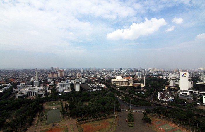 Từ độ cao 115m trên đỉnh tượng đài, có thể quan sát toàn cảnh thành phố Jakarta.