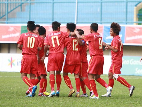 U23 Việt Nam ăn mừng sau bàn thắng của Văn Quyết. Ảnh: TTVH