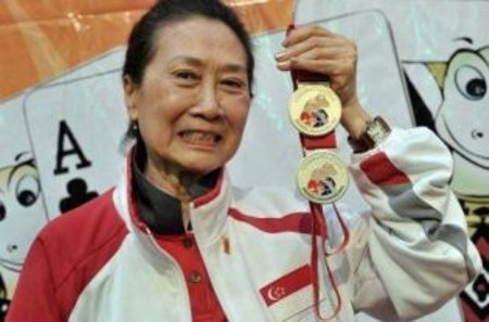 76 tuổi, bà Lai Chun vẫn rất minh mẫn, dẻo dai.