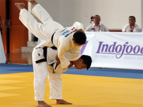 Võ sĩ Judo Việt Nam khóc nức nở vì bị trọng tài ép ảnh 2