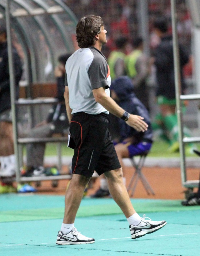 Goetz không dám nhìn học trò của mình đá với U23 Indonesia.