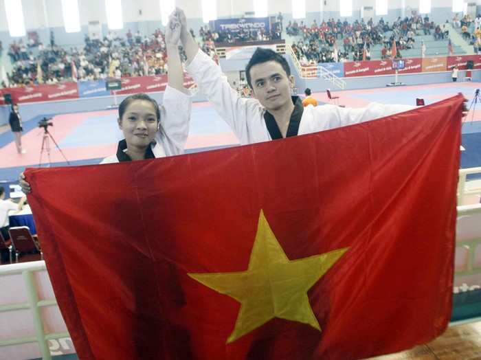 Đình Toàn và Minh Tú giành HCV cho Taekwondo Việt Nam.