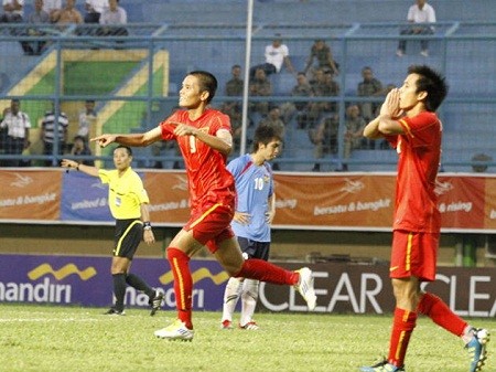 Hành động khó hiểu của một số cầu thủ U23 Việt Nam sau khi đồng đội ghi bàn.