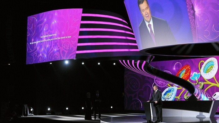 Tổng thống Ukraine, ông Viktor Yanukovych, phát biểu chào mừng.