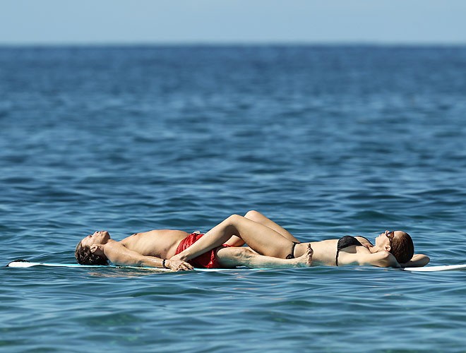 Steven Tyler, ca sĩ huyền thoại của ban nhạc Aerosmith, tới Hawaii vui vẻ cùng bạn gái, người mẫu Erin Brady.