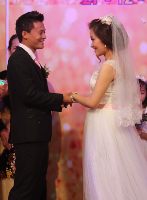 Sau gần 3 năm yêu nhau hạnh phúc nhưng cũng không ít sóng gió, hôm nay Thành Lương và Thanh Huyền đã chính thức nên duyên vợ chồng, cùng nhau xây dựng hạnh phúc trăm năm.