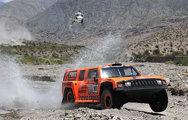 Nguy hiểm luôn thường trực và những tay đua Dakar Rally phải hết sức cẩn trọng.