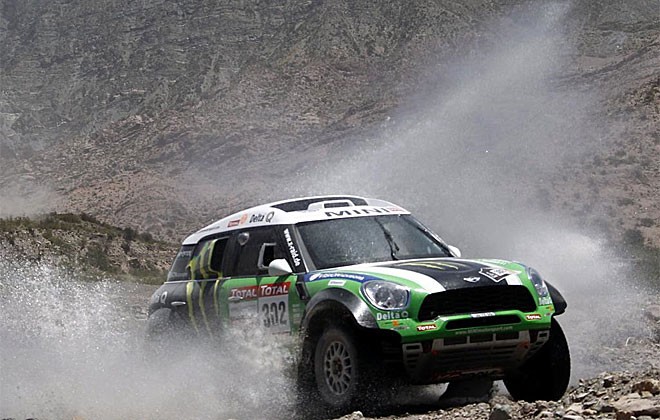 Những hình ảnh kỳ vĩ trên đường đua Dakar Rally.