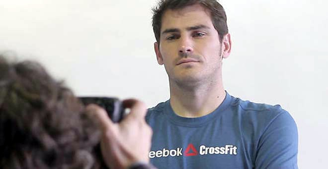 Iker Casillas chụp hình cho tạp chí Sportlife.
