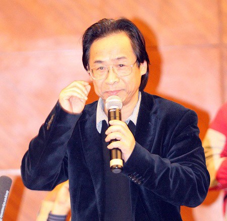 Phó chủ tịch VFF Nguyễn Lân Trung vẫn sắm vai một "cái loa" như mọi khi.