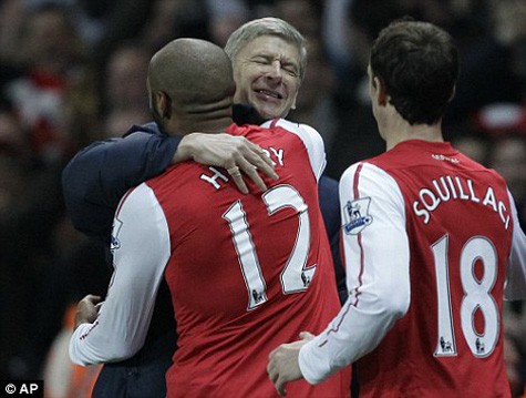 Thierry Henry "phụ" lòng Arsene Wenger.