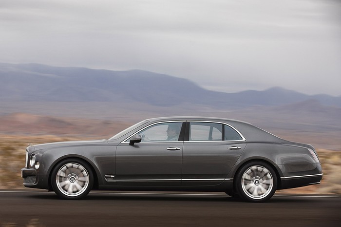 Vẻ đẹp huyền bí của 2013 Bentley Mulsanne Mulliner Driving Specification.