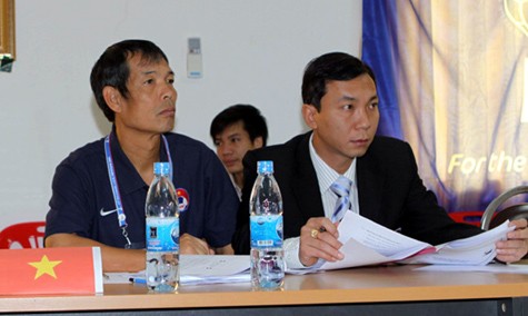 Vị trí Tổng thư ký VFF được ông Trần Quốc Tuấn (phải) chuyển cho ông Ngô Lê Bằng (trái).