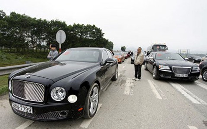 Xế khủng Bentley tới từ Anh có giá không dưới 10 tỷ.