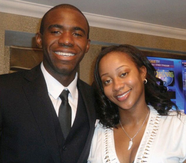 Tiền vệ trẻ Fabrice Muamba và vị hôn thê Shauna Magunda. Họ đính hôn vào ngày Valentine năm nay và đã có chung cậu con trai Joshua Jeremiah.