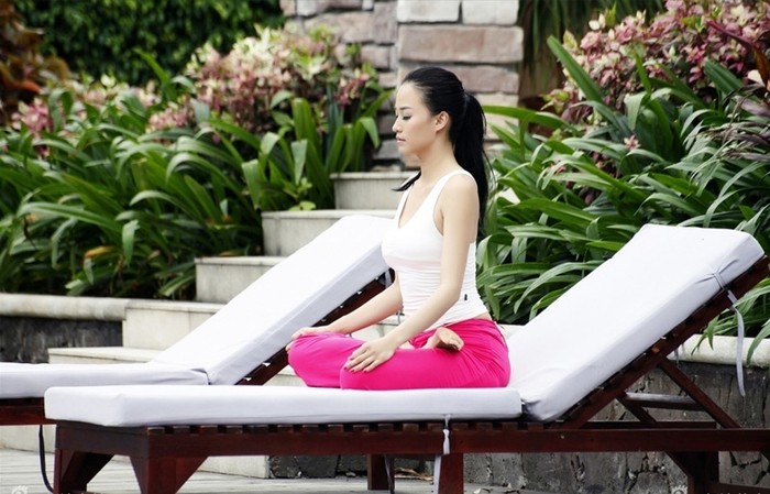 Người đẹp Trung Quốc quyến rũ với bài tập Yoga.