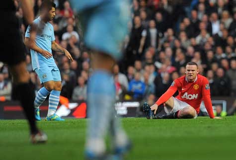 Rooney và các đồng đội gặp khó khăn trong việc tiếp cận cầu môn của Joe Hart