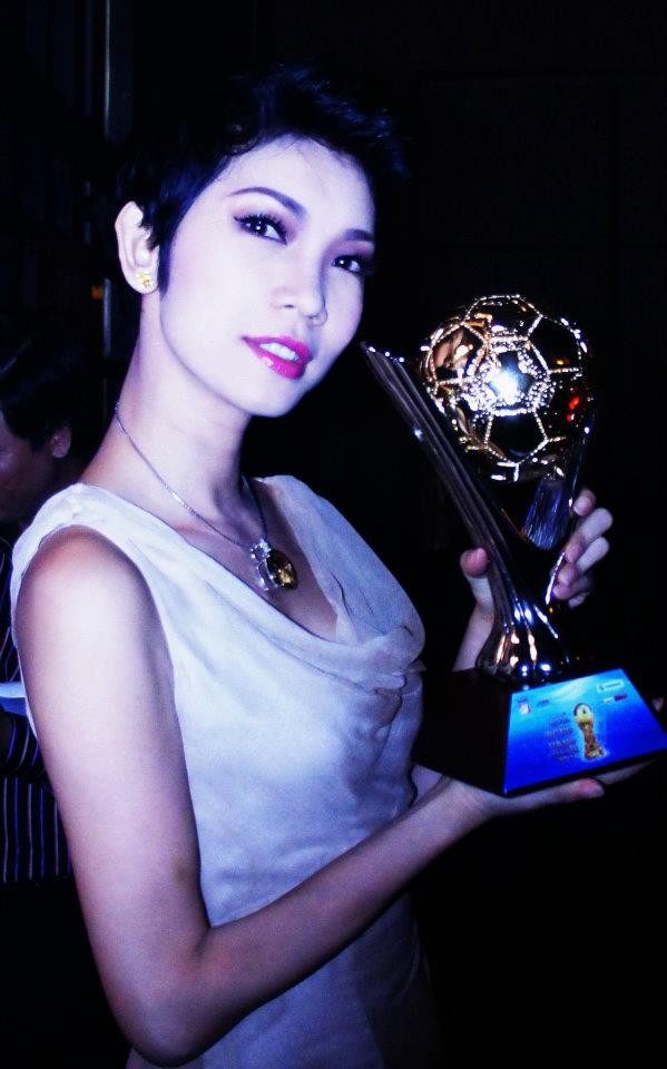 Siêu mẫu Xuân Lan được mời làm giám khảo trong Lễ trao giải Quả Bóng Vàng Việt Nam tối qua.