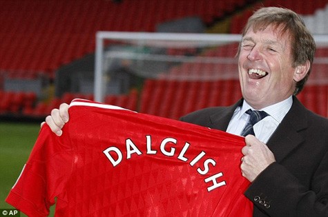 HLV Kenny Dalglish bị sa thải chỉ sau 1 năm rưỡi dẫn dắt Liverpool.