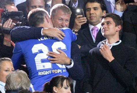 Roman Abramovich đã chứng kiến giây phút lịch sử khi Chelsea của ông vô địch châu Âu.