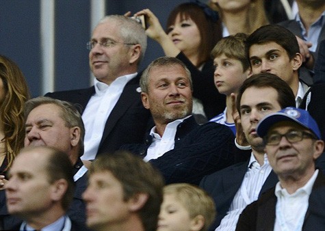Roman Abramovich xem Chelsea đá ở Munich.