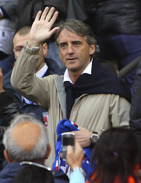 HLV Mancini ký hợp đồng với Man City.