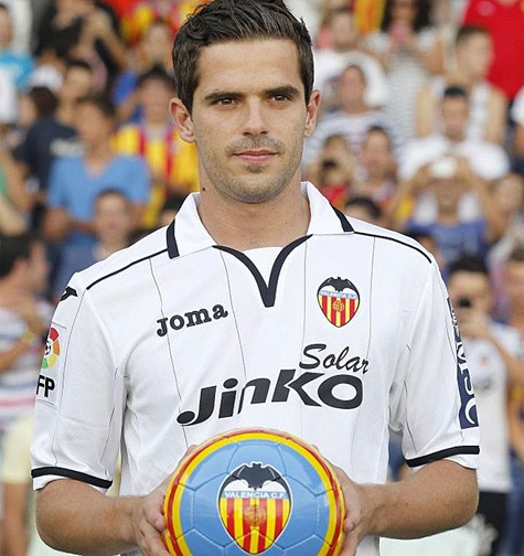 Fernando Gago ra mắt Valencia.