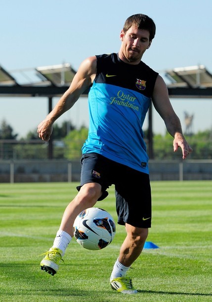 Trong khi đó, Lionel Messi “xịn” vẫn đang miệt mài tập luyện tại trung tâm huấn luyện Joan Gamper của Barca ở San Joan Despi, Tây Ban Nha.