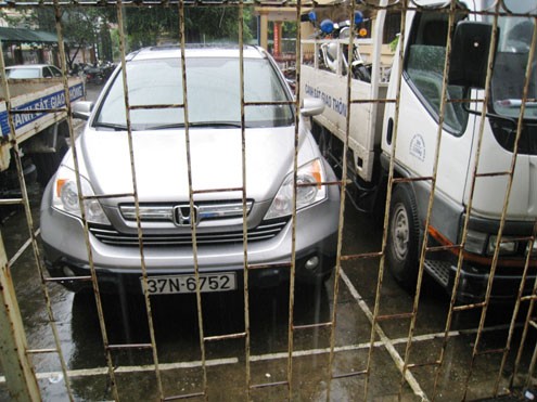 Chiếc xe CRV của Huy Hoàng đang bị tạm giữ tại trụ sở Công an thành phố Thanh Hóa.