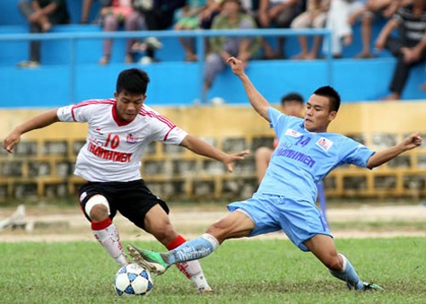 Khatoco Khánh Hòa (áo sậm) giành tấm vé thứ 2 vào bán kết của bảng B.