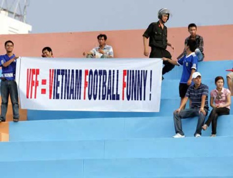 Bóng đá Việt Nam đôi lúc cũng... buồn cười.