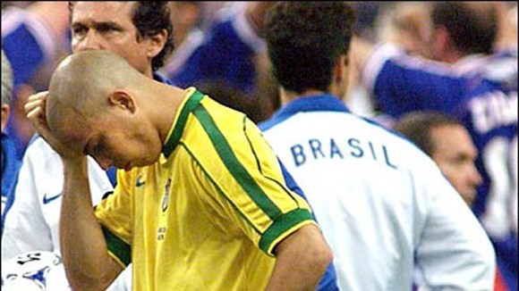 14 năm, bí ẩn về “bệnh lạ” của Ronaldo ở trận CK France 98 vẫn chưa được làm sáng tỏ.