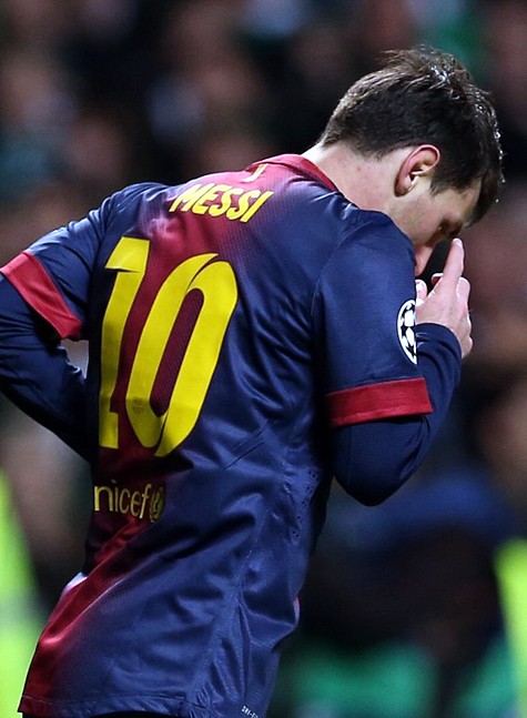 Thi sĩ Tú Anh đặc biệt hâm mộ Barca và Messi.