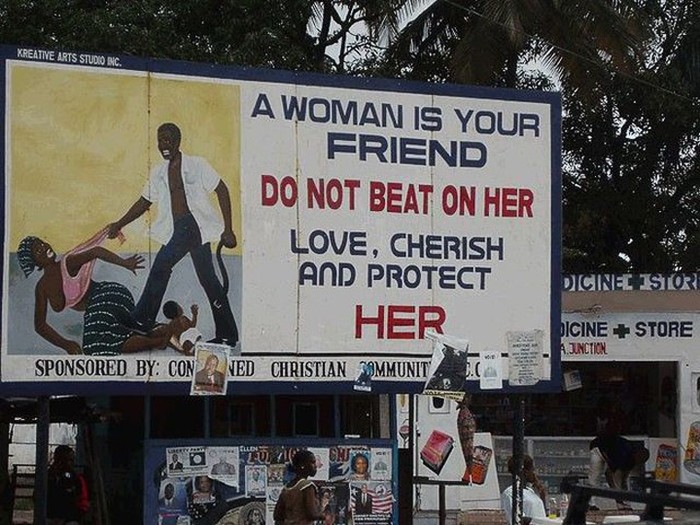 Biểu ngữ cổ động kiểu Phi: Đừng đánh vợ, hãy nâng đỡ và yêu thương vợ.(Xem clip: Suýt nát xương vì linh dương châu Phi)