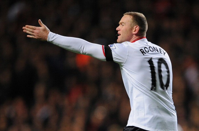 Wayne Rooney và Robin van Persie là hai siêu sao hưởng lương cao nhất, mỗi người bỏ túi 180.000 bảng/tuần. Trung bình mỗi ngày họ kiếm 26.000 bảng, mỗi giờ 1.100 bảng. Xem phần 2: Lương một tuần của ‘Scholes mới’ bằng lương 4 giờ của Rooney, Van Persie