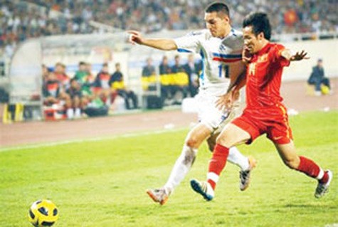 Philippines (áo sáng) trong trận thắng VN tại AFF Cup 2010.
